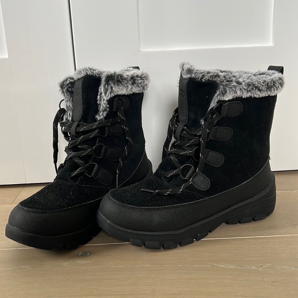 Winter boots. Size 8